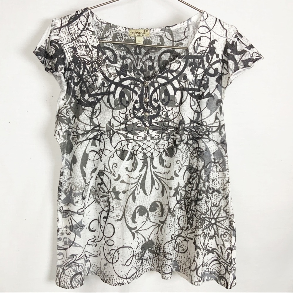 One World Gray and White Blouse Ladies XL